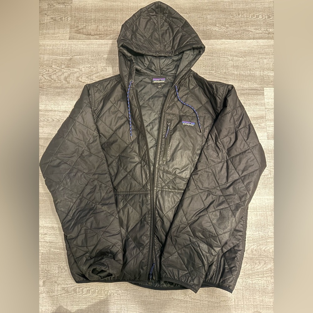 Patagonia Men's Black Hooded Puffer Jacket